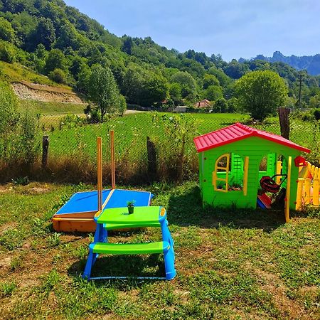 فندق Luna Rock Glamping Brezoi - Blue Scai المظهر الخارجي الصورة