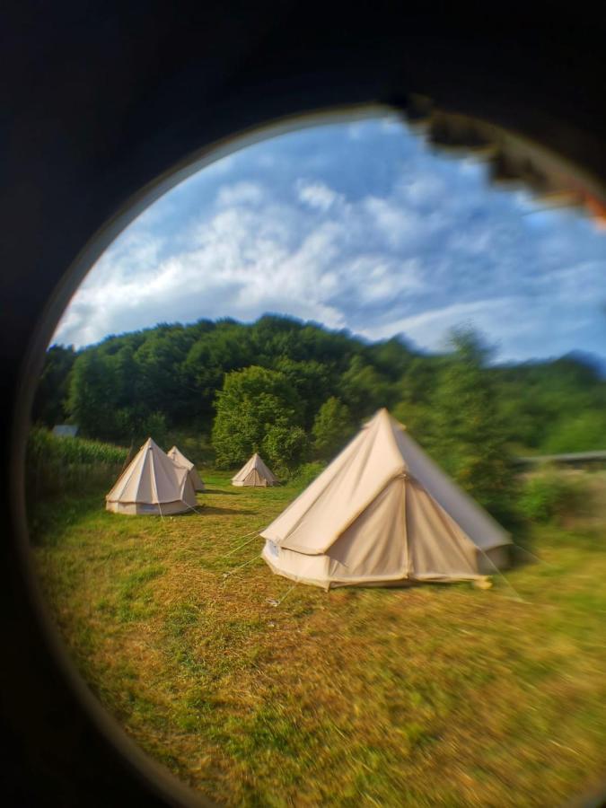 فندق Luna Rock Glamping Brezoi - Blue Scai المظهر الخارجي الصورة