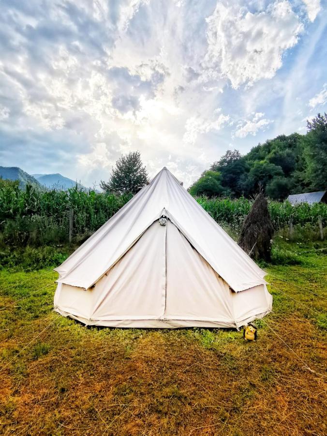 Luna Rock Glamping Brezoi - Blue Scai المظهر الخارجي الصورة