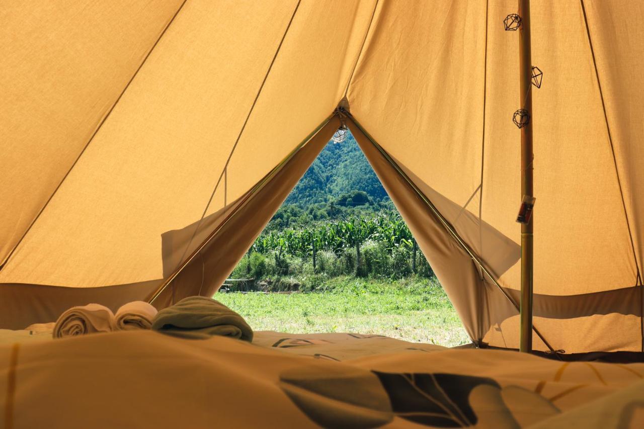 Luna Rock Glamping Brezoi - Blue Scai المظهر الخارجي الصورة