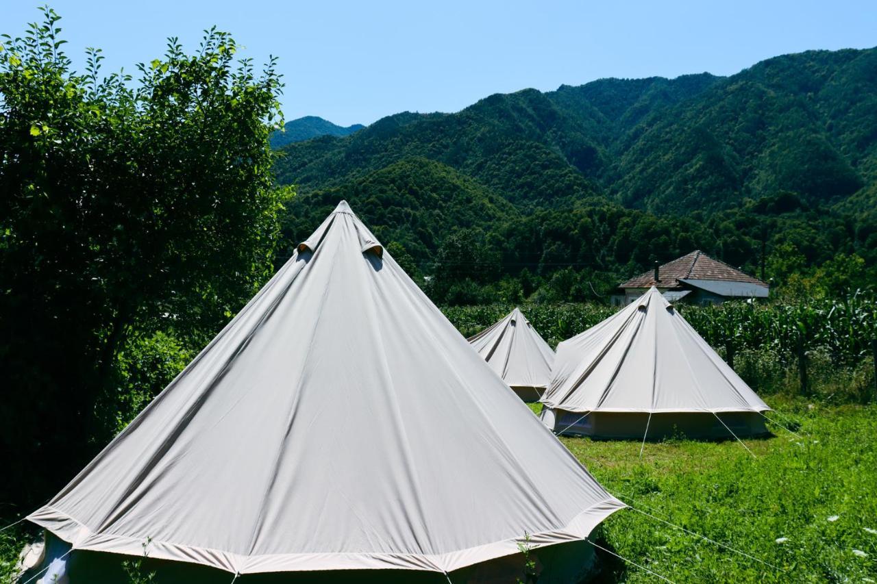 Luna Rock Glamping Brezoi - Blue Scai المظهر الخارجي الصورة