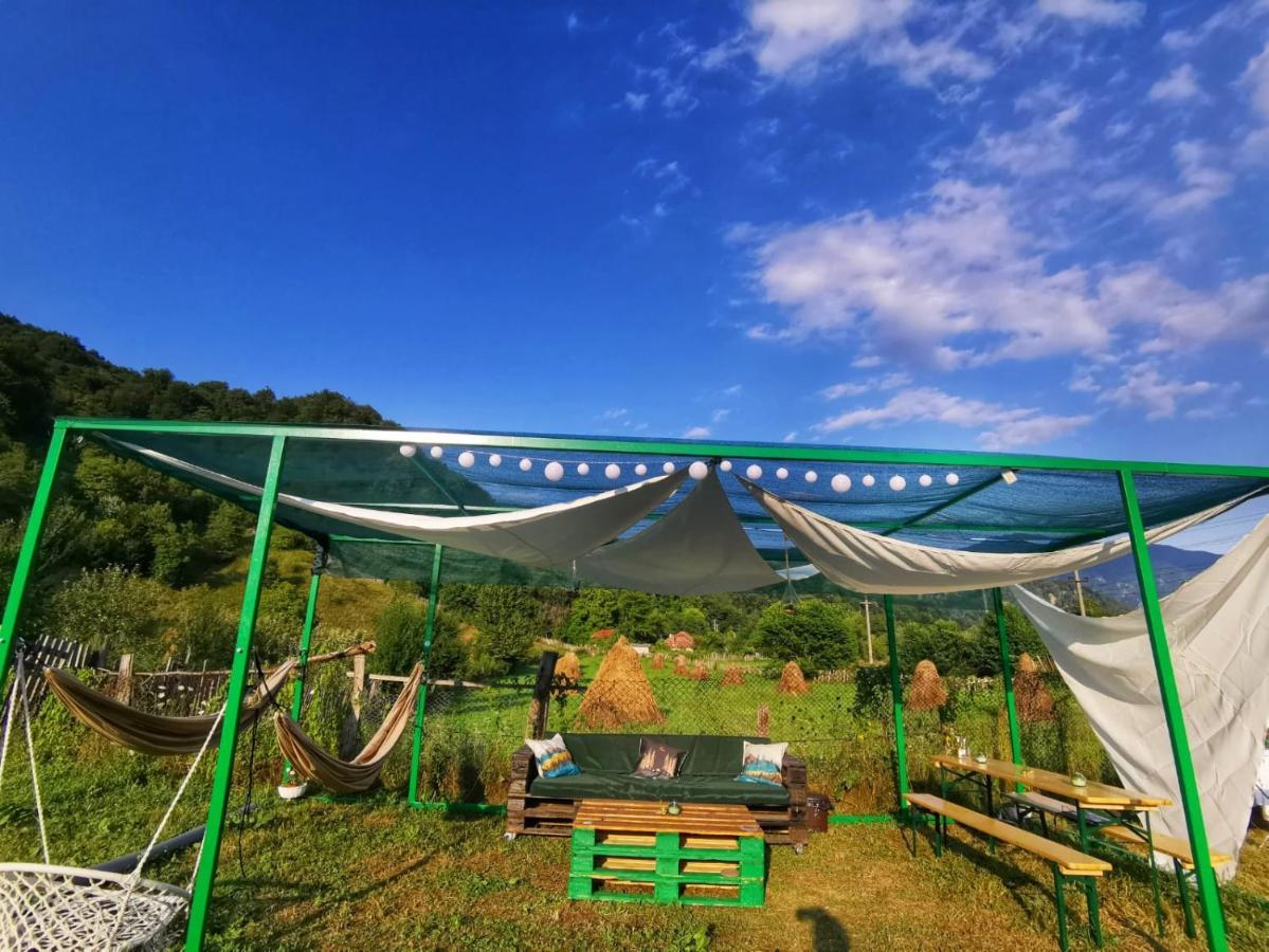 فندق Luna Rock Glamping Brezoi - Blue Scai المظهر الخارجي الصورة