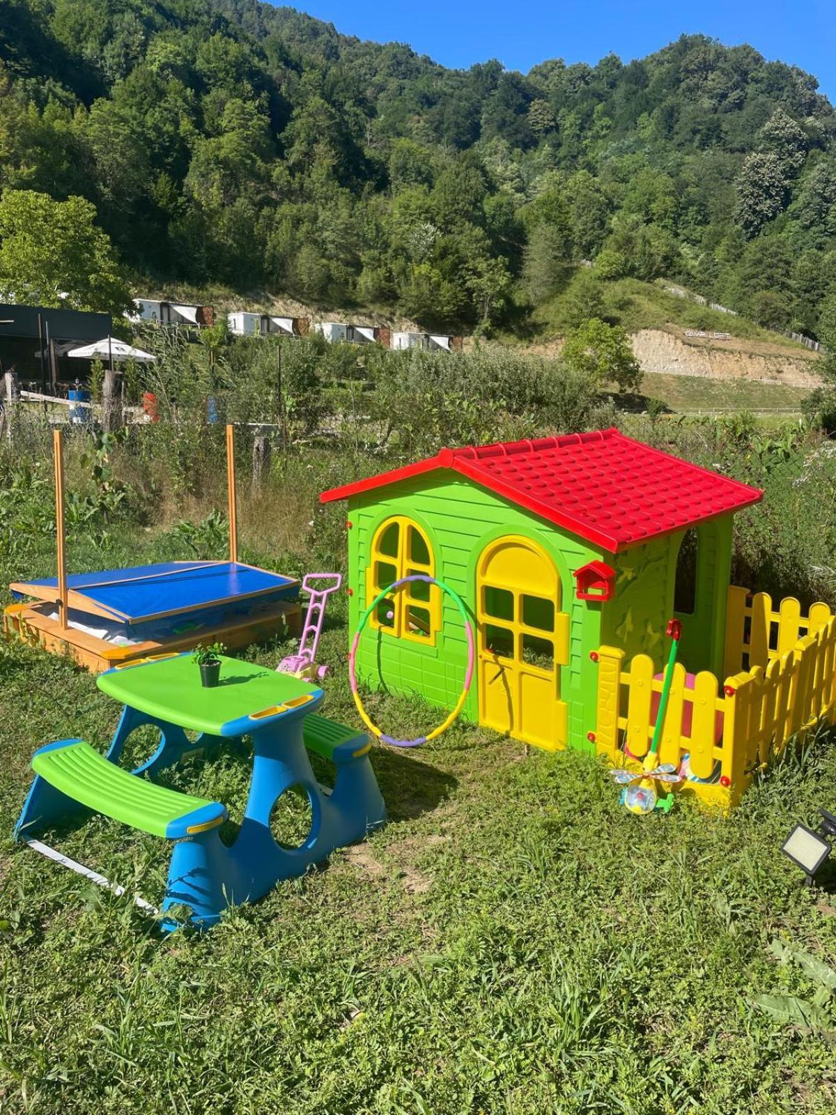 Luna Rock Glamping Brezoi - Blue Scai المظهر الخارجي الصورة