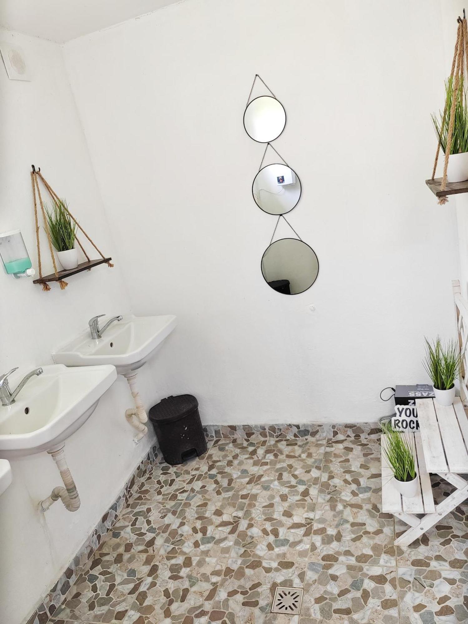 Luna Rock Glamping Brezoi - Blue Scai المظهر الخارجي الصورة