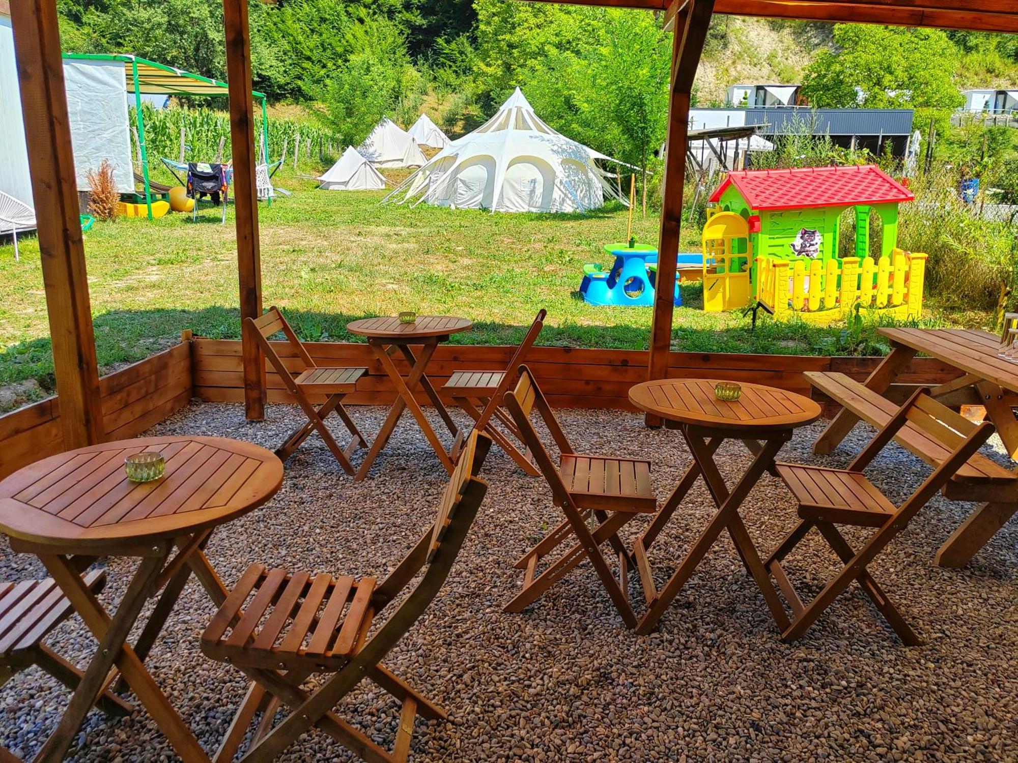 Luna Rock Glamping Brezoi - Blue Scai المظهر الخارجي الصورة
