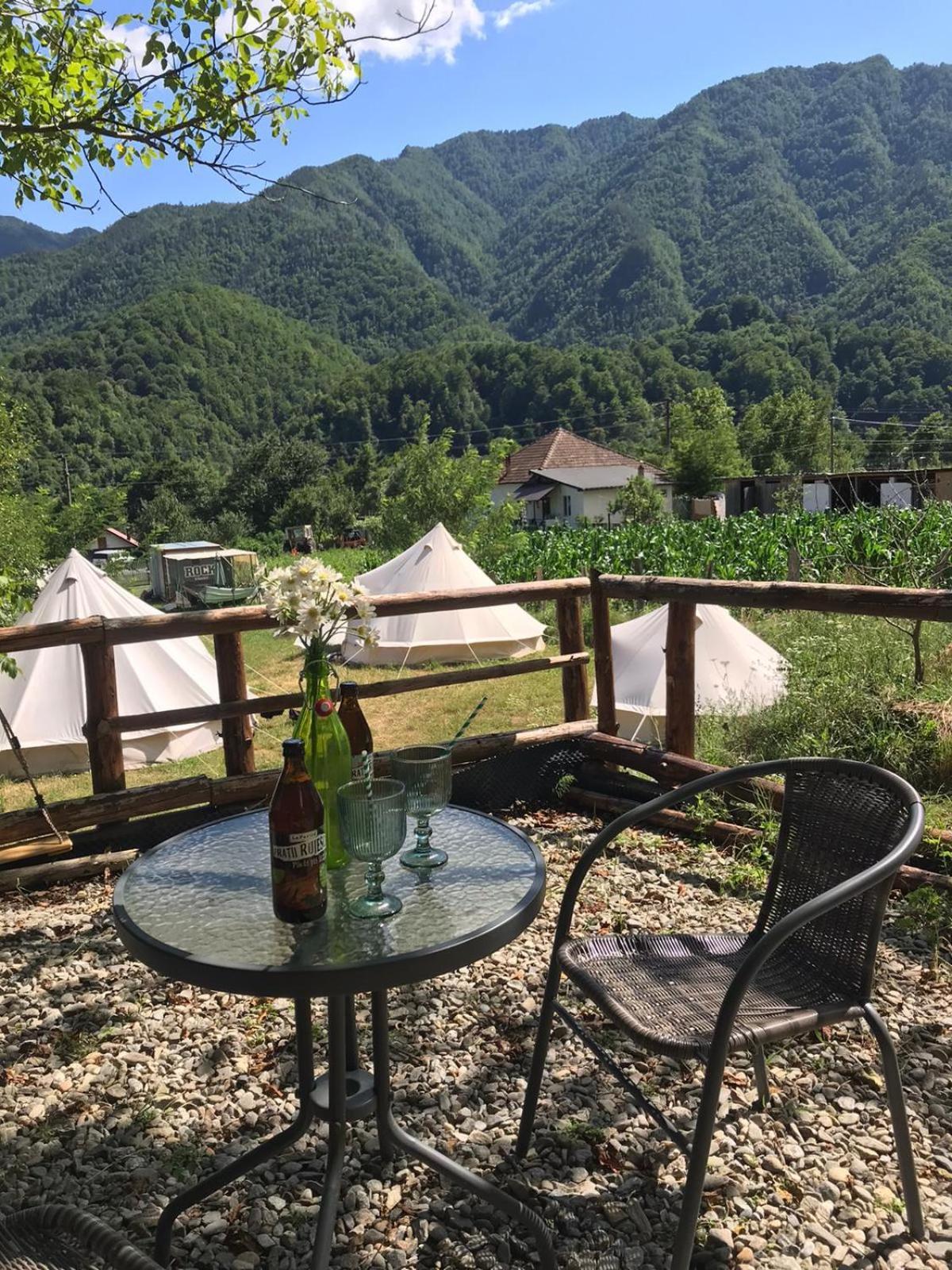 Luna Rock Glamping Brezoi - Blue Scai المظهر الخارجي الصورة