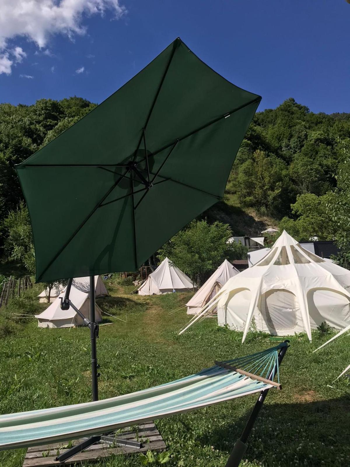 فندق Luna Rock Glamping Brezoi - Blue Scai المظهر الخارجي الصورة