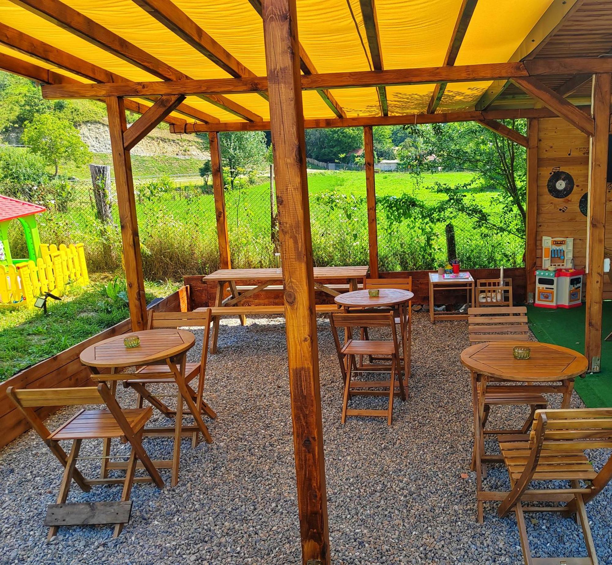 Luna Rock Glamping Brezoi - Blue Scai المظهر الخارجي الصورة