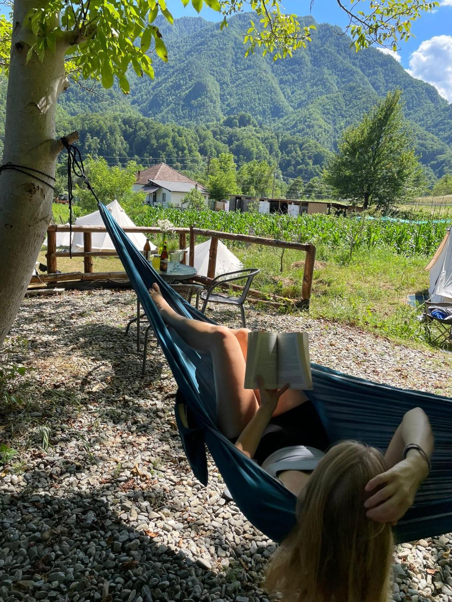 Luna Rock Glamping Brezoi - Blue Scai المظهر الخارجي الصورة